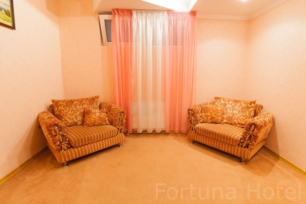 Fortuna Hotel Chisinau Exterior foto